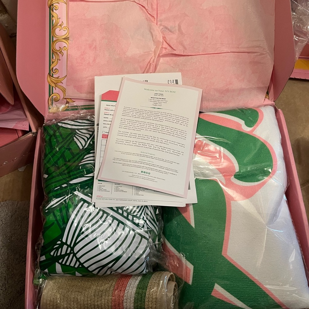 June 2023 IVY STOREHOUSE IVY BOX- Pool float, Beach Towel, Raffia Visor and Tote